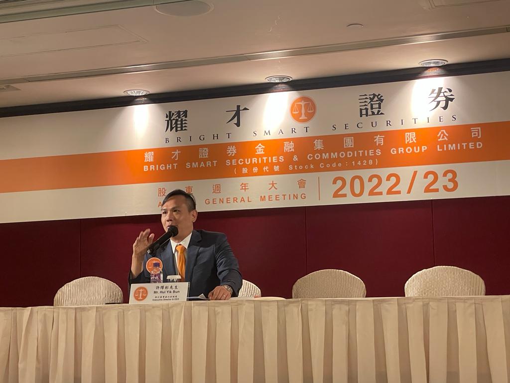 耀才倡減股票印花稅「如果政府肉痛，咪減單邊」 - Finance730